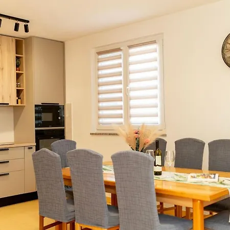 Feriehus Olive Garden House Tinj